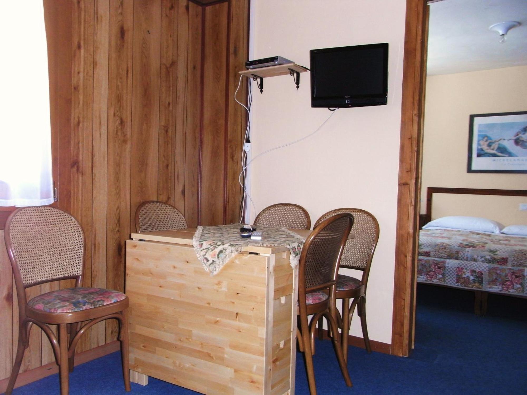 Hotel Genzianella Champoluc Exteriör bild