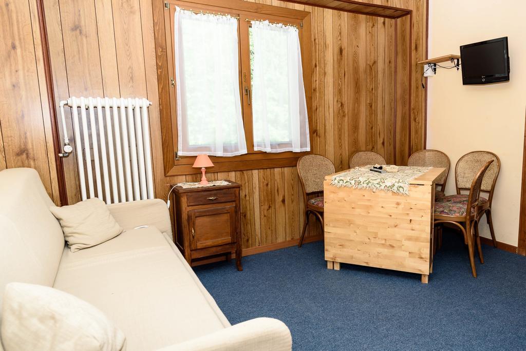 Hotel Genzianella Champoluc Exteriör bild