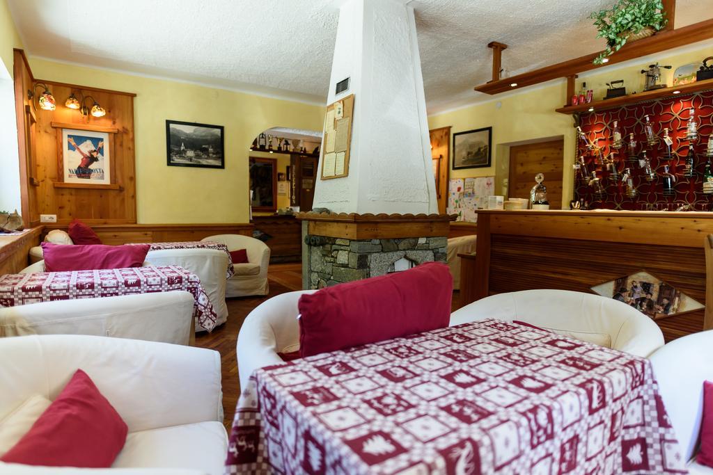 Hotel Genzianella Champoluc Exteriör bild