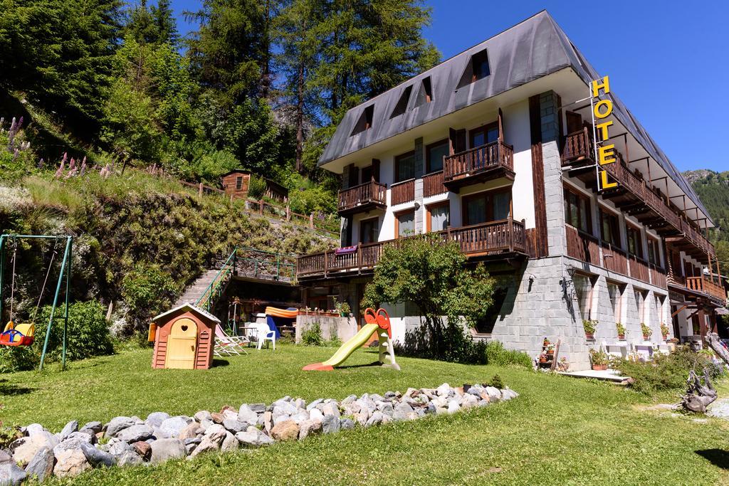 Hotel Genzianella Champoluc Exteriör bild