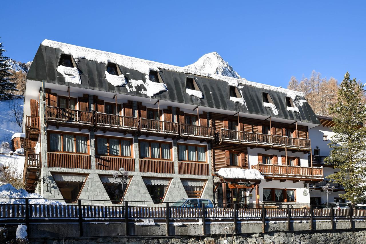Hotel Genzianella Champoluc Exteriör bild