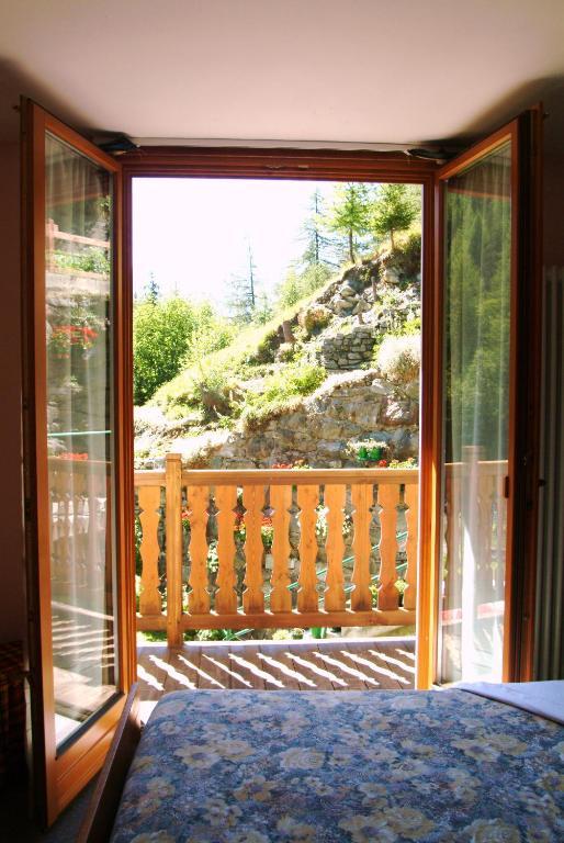 Hotel Genzianella Champoluc Rum bild